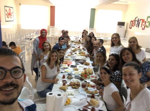 ÖZEL EĞİTİM ÖĞRETMENLERİMİZDEN MUTLUHAN GÜVEN´İ ASKERE UĞURLADIK HAYIRLI TESKERELER DİLİYORUZ.